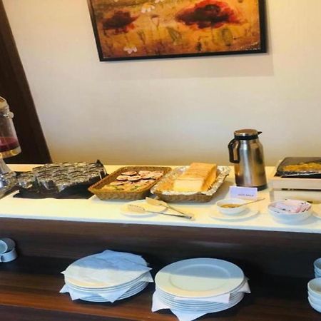 Aura One Hotel Kochi Eksteriør billede