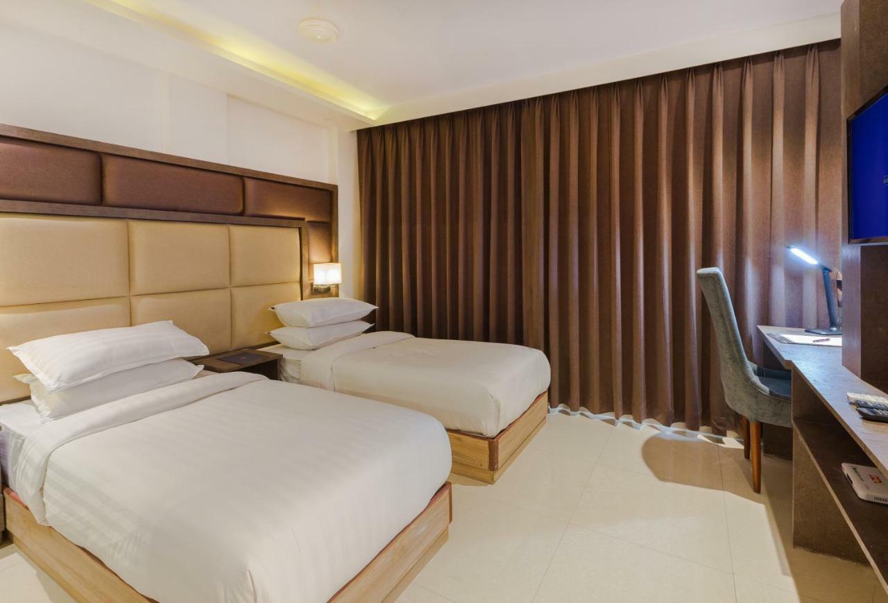 Aura One Hotel Kochi Eksteriør billede